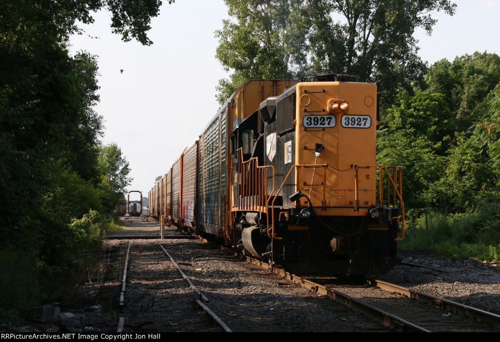 Pulled down across the Manhattan Junction diamond, the AA switch job starts to shove back in to the yard